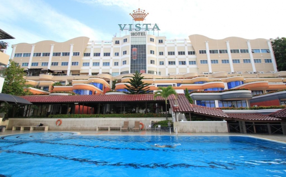 Swimming Pool di Crown Vista Hotel