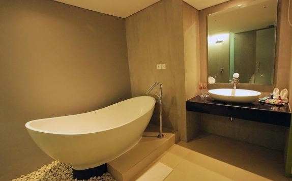 Bathroom di Dafam Fortuna Seturan Yogyakarta