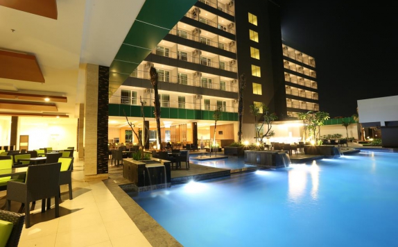 Swimming Pool di Dalton Hotel Makassar