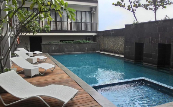 Swimming Pool di D'Anaya Hotel Bogor