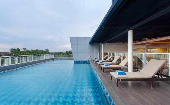 Swimming Pool di Days Hotel and Suites Jakarta Airport (Managed By Wyndham)