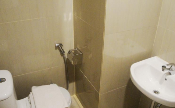 Bathroom di D Blitz Hotel