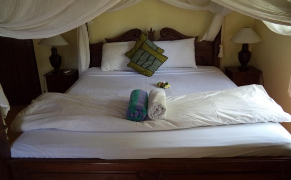 Tampilan Bedroom Hotel di Deddys Beach Bungalows