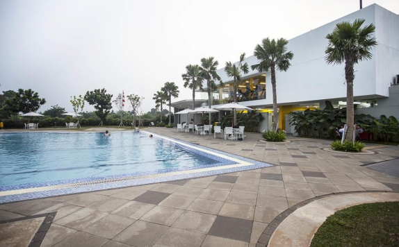 Swimming Pool di De Green Inn @aeropolis