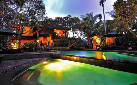 Swimming Pool di De Munut Balinese Resort