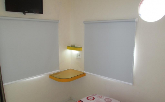 Bedroom di dewarna hotel arifin