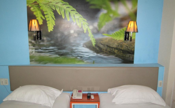 Bedroom di dewarna hotel arifin