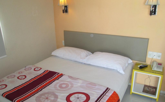 Bedroom di dewarna hotel arifin