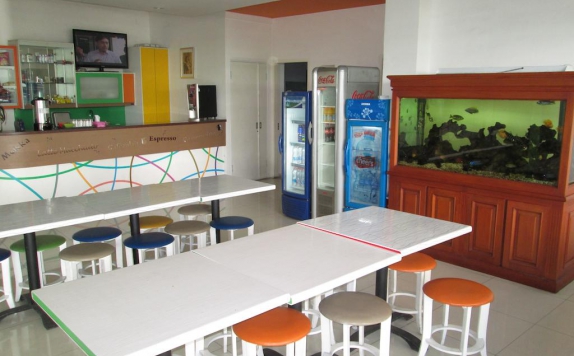 cafe di dewarna hotel arifin