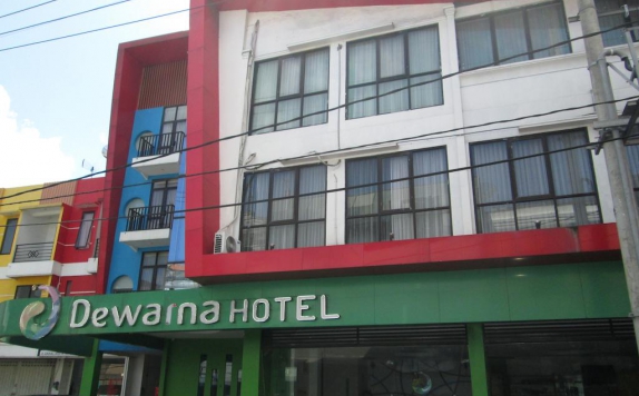 tampak luar di dewarna hotel arifin