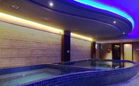 Swimming Pool di Diamond Hotel