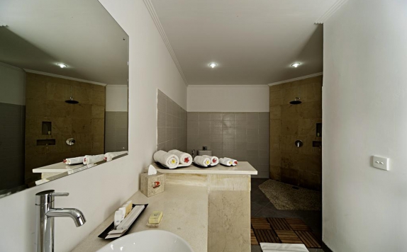 bathroom di Discovery Candidasa Cottages and Villas