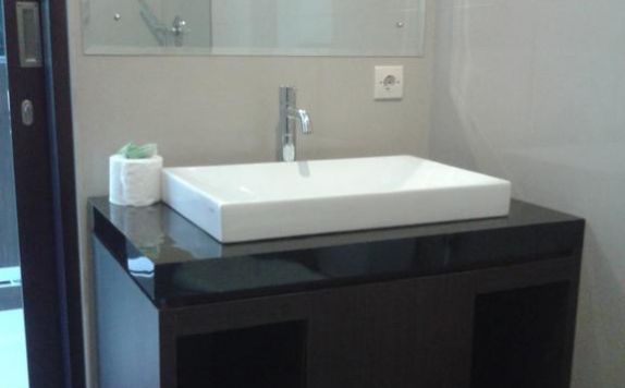 Bathroom di D' Kubu Pratama