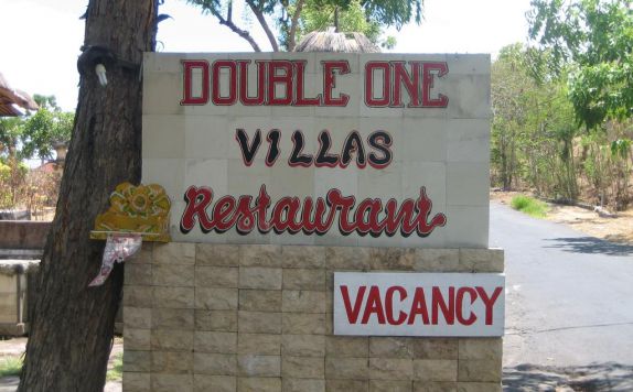 Tampilan Restoran Hotel di Double One Villas