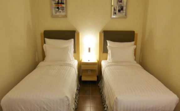 Twin Bed Room Hotel di D Prima Hotel Jakarta 1
