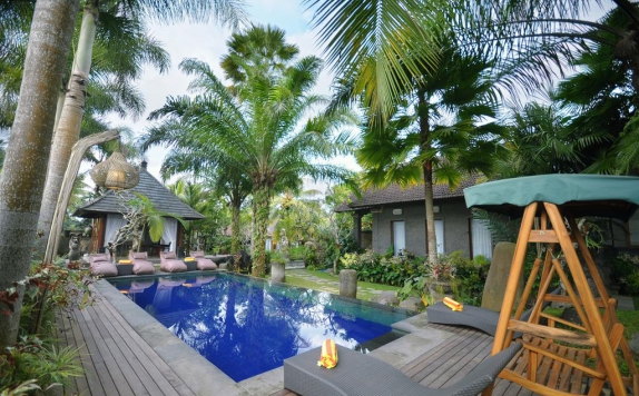 Swimming pool di Dukuh Sebatu Resort Villas
