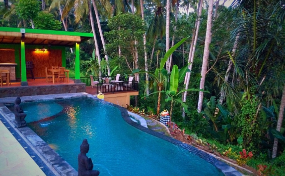 Outdoor Pool Hotel di Dupa Ubud Villa