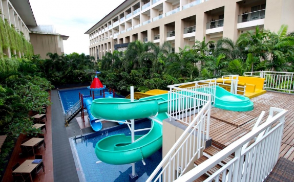 Swimming Pool di Eastparc Hotel Yogyakarta