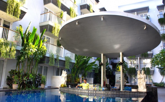swimming pool di Eden Hotel Kuta Bali