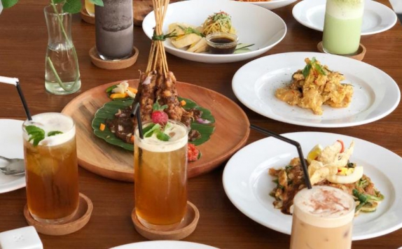 Food and Beverages di Eightin Jakarta