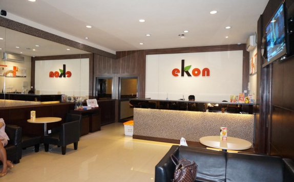 Receptionist di Ekon Hotel