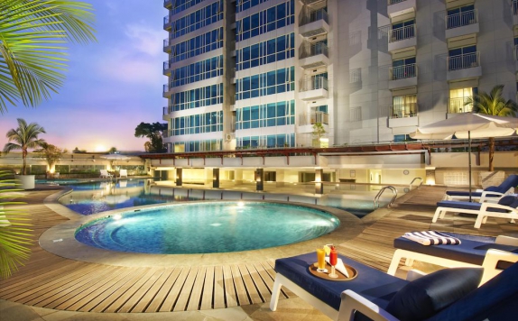 Swimming Pool di eL Royale Hotel Bandung