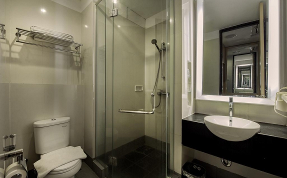 Bathroom Hotel di eL Royale Kartika Wijaya