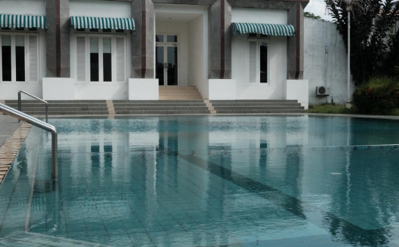 Swimming pool di Emerald Garden International