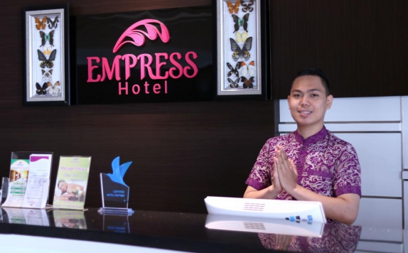 receptionist di Empress Hotel