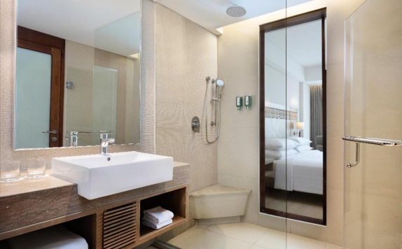 bathroom di Fairfield by Marriott Bali Legian