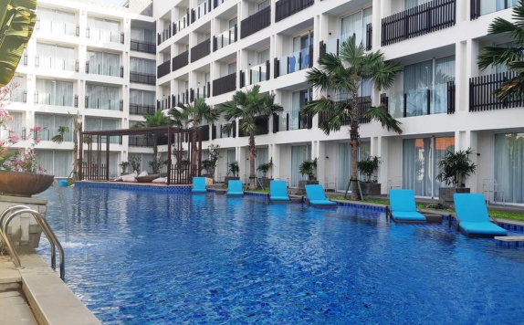 Swimming Pool di Fairfield by Marriott Bali Legian