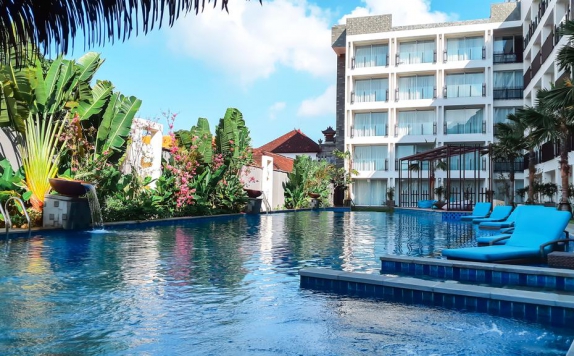Swimming Pool di Fairfield by Marriott Bali Legian