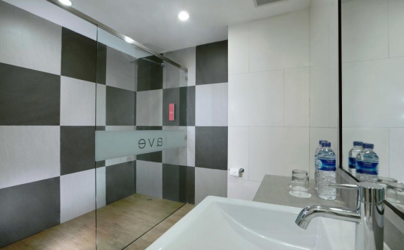 Bathroom di Favehotel Ahmad Yani Banjarmasin