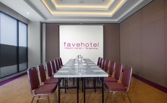 Meeting Room di Favehotel Hasyim Ashari