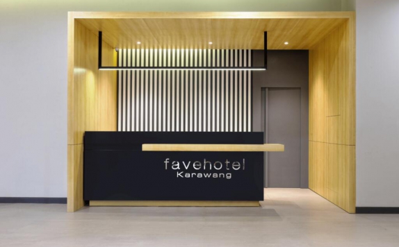 Receptionist di Favehotel Karawang