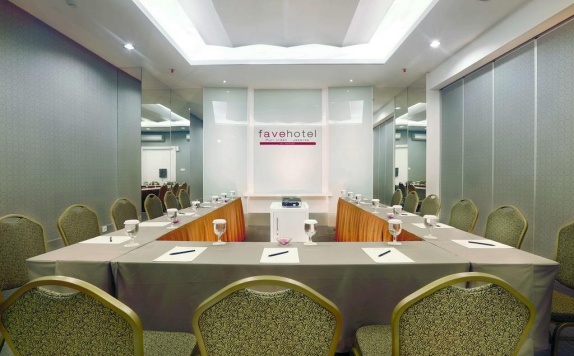 Meeting room di Favehotel Puri Indah