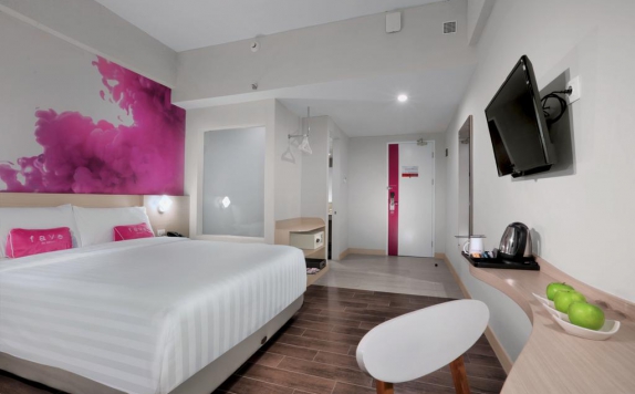 Tampilan Bedroom Hotel di favehotel S. Parman