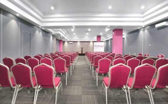Meeting Room di favehotel S. Parman Medan
