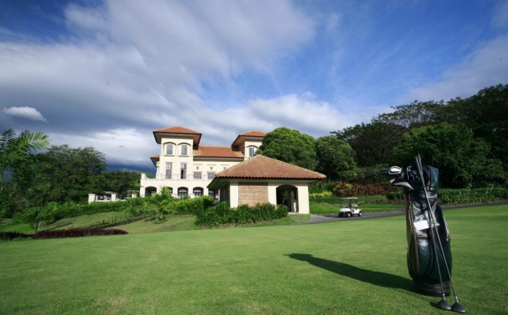 Front view di Finna Golf and Resort