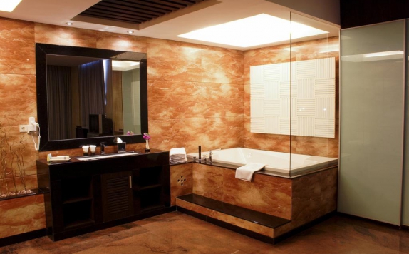 Bathroom di FM7 Resort Hotel