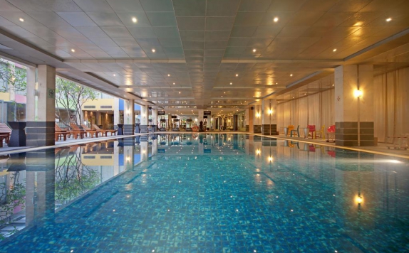 Swimming Pool di FM7 Resort Hotel