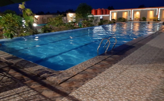 Swimming Pool di Fortune Front One Hotel Kendari