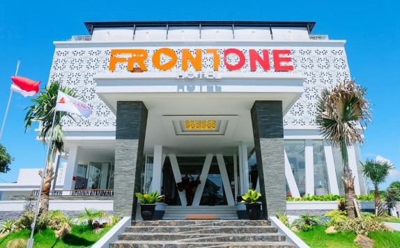 Entrance di Frontone Hotel Pamekasan Madura