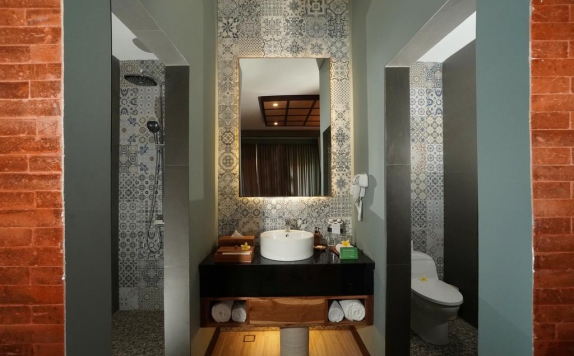Tampilan Bathroom Hotel di Furama Villas & Spa Ubud