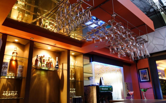 Bar di Furaya Hotel