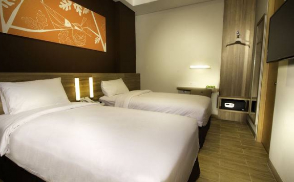 guest room twin bed di G7 Hotel