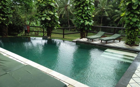Outdoor Pool Hotel di Gaia Retreat Center
