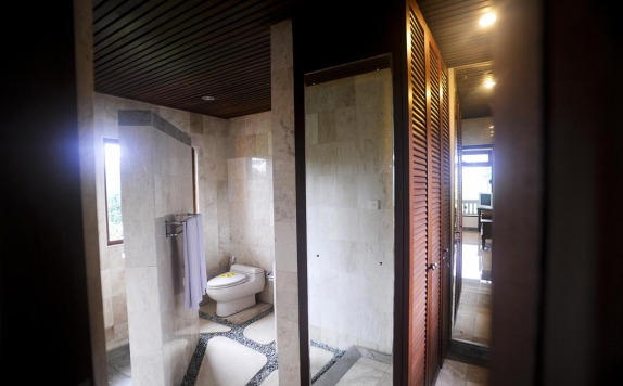 Tampilan Bathroom Hotel di Gajah Asri Villa