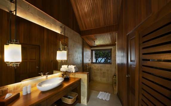 Bathroom di Gangga Island Resort and Spa