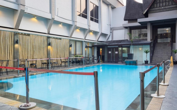 Swimming Pool di Garuda Plaza Hotel